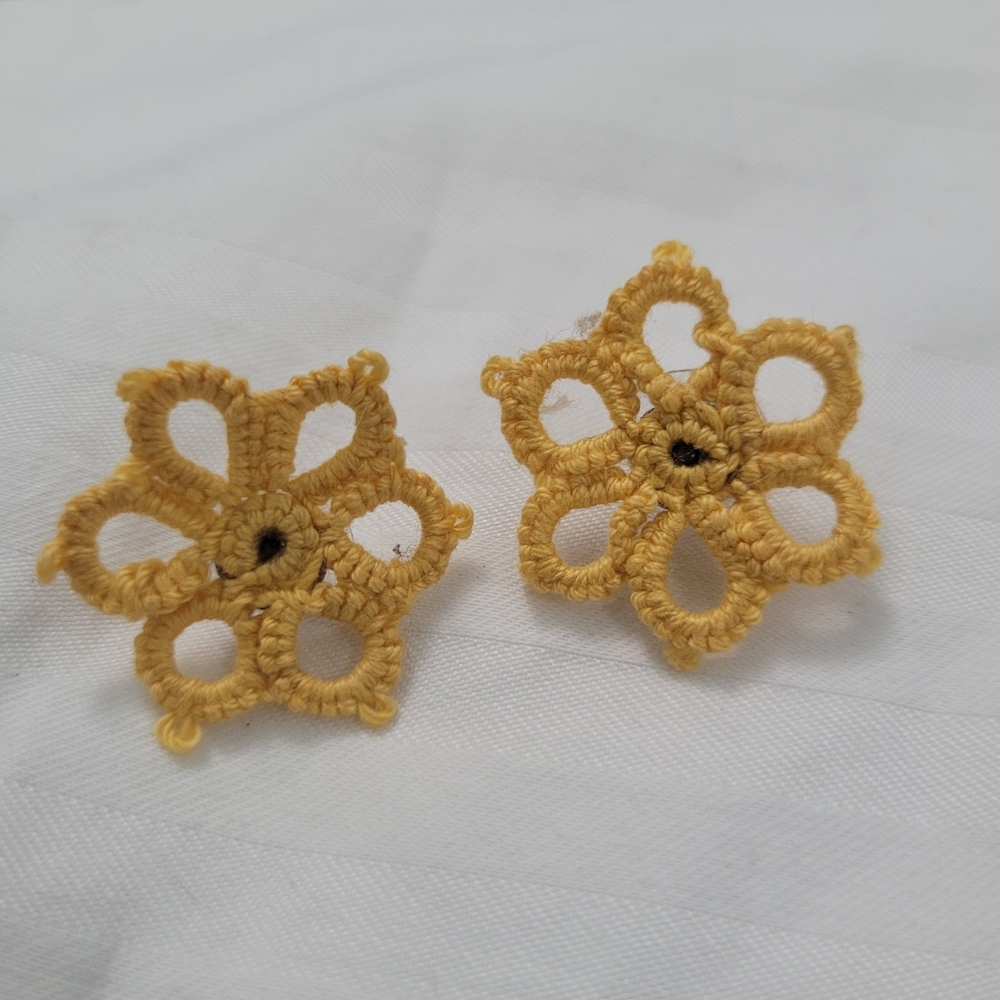 Vintage Handmade Crocheted Crochet Yellow Flower Earrings - Picture 1 of 3